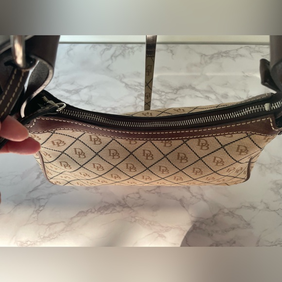 Dooney & Bourke Medium Safari Shoulder Bag Handbag - Picture 11 of 16